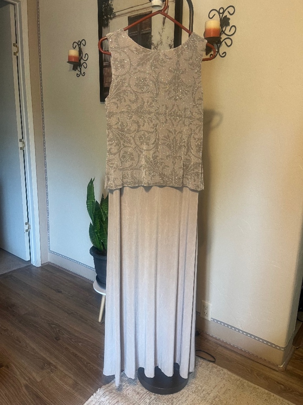 ALEX EVENINGS Stunning Gown 2 pc. Sleeveless with jacket. Mother of the Bride - Picture 7 of 10